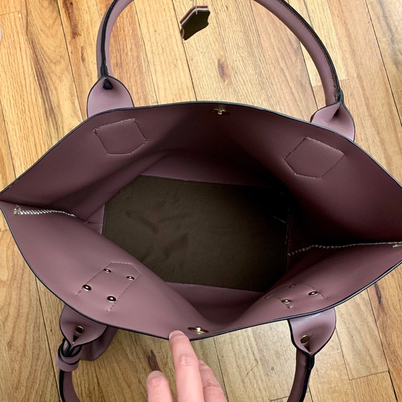 Beautiful vegan leather light plum handbag - Picture 5 of 7